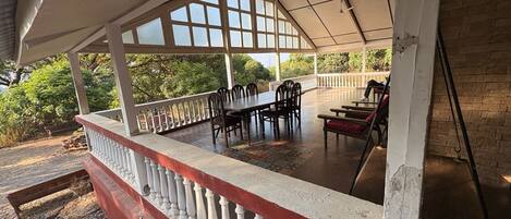 Classic Villa | Outdoor dining