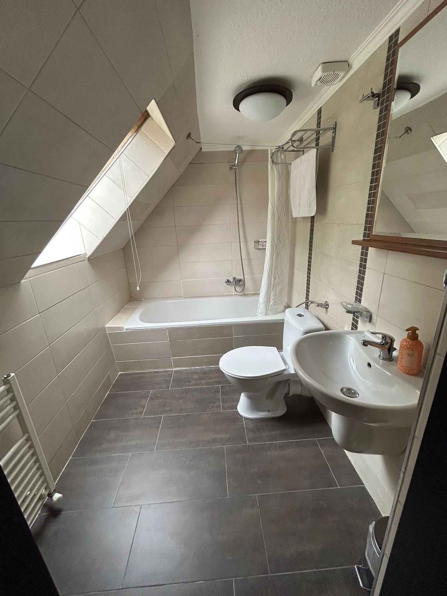 Articles de toilette gratuits, serviettes fournies, savon, shampoing