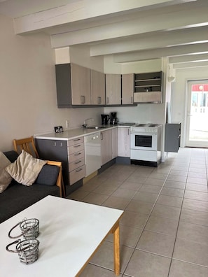 Coffee/tea maker, fridge, microwave, oven - Holiday home for rent in Øster Hurup (Øster Hurup)
