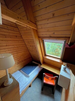 Room - Vrbo Property (Damp)