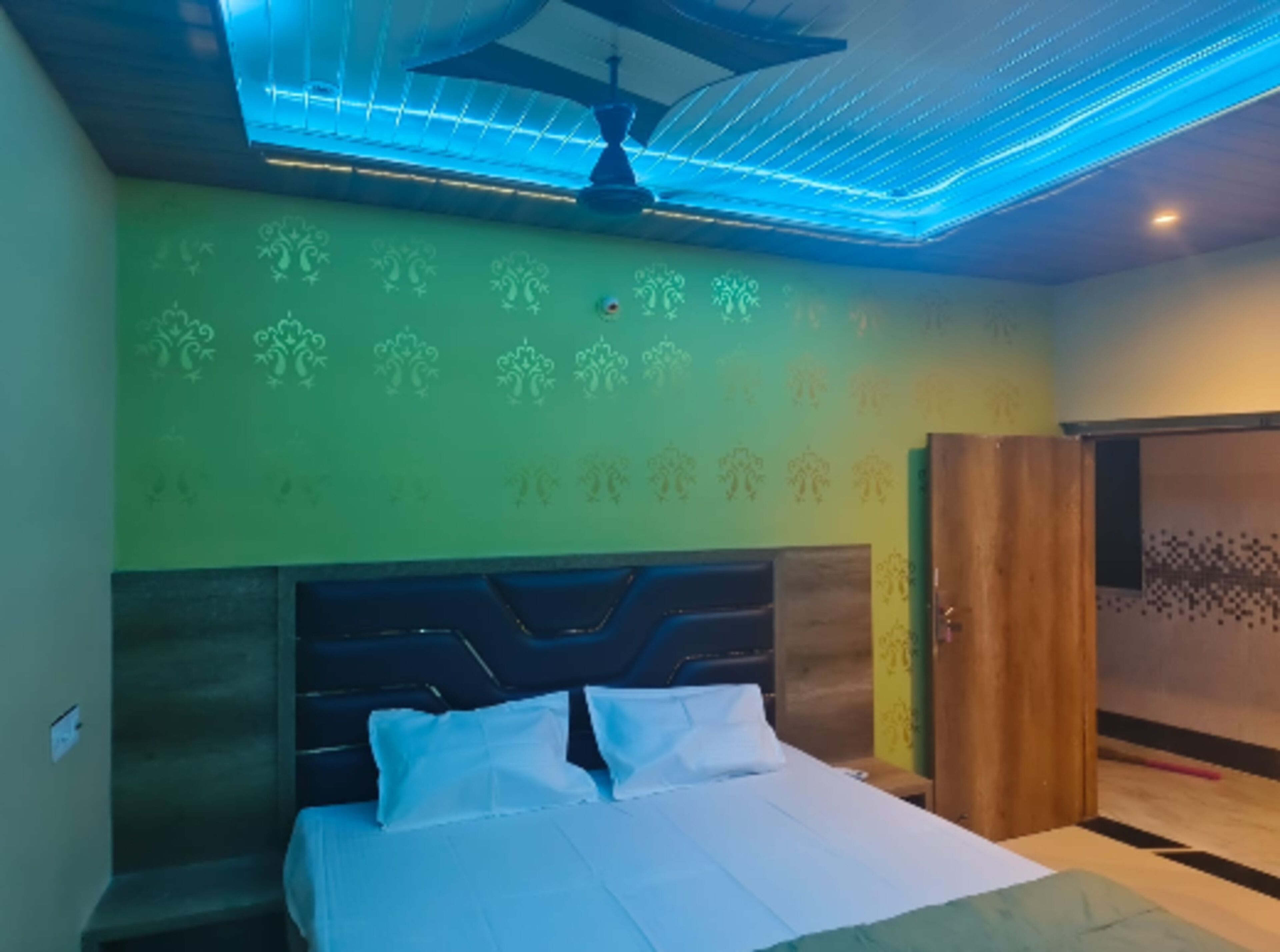 Double Room | Free WiFi, bed sheets