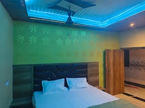 Double Room | Free WiFi, bed sheets - Acharya Residency (Puri)