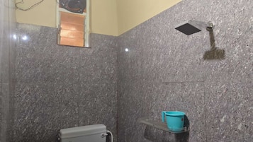 Habitación Deluxe | Baño | Ducha, jabón y champú