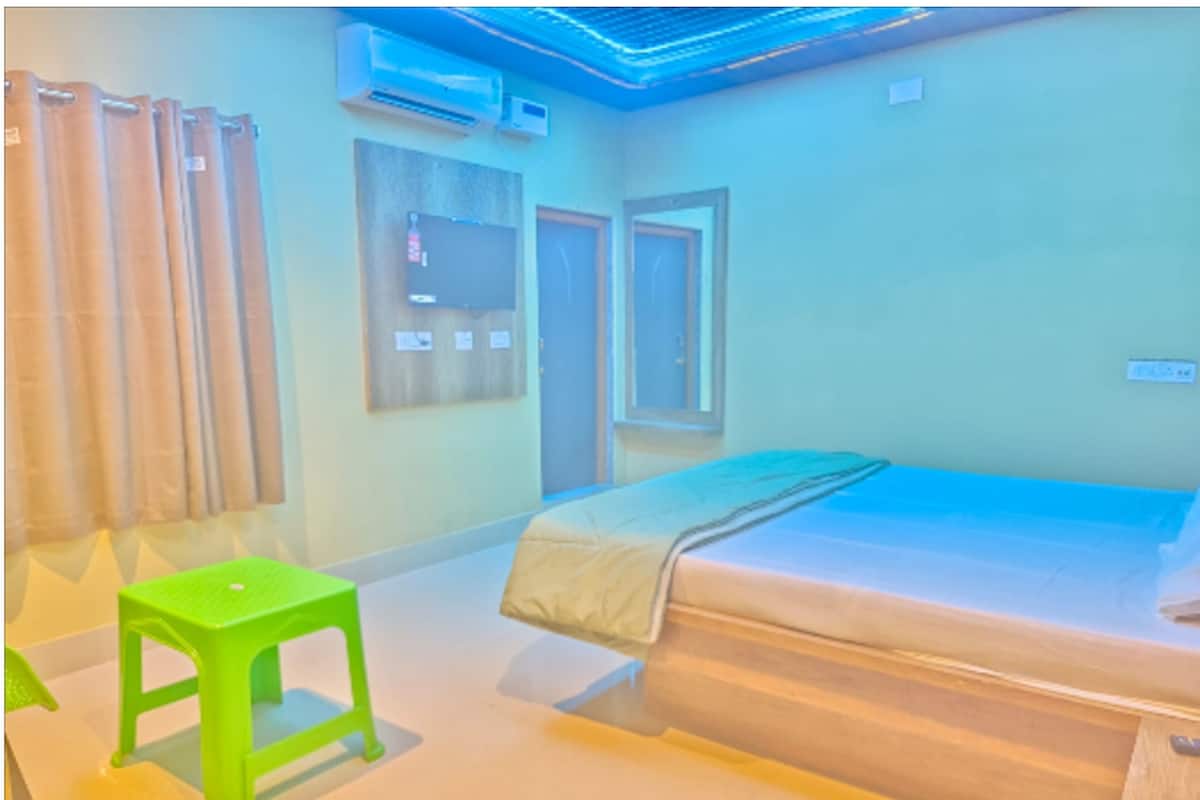 Quarto luxo, ar-condicionado | Wi-Fi de cortesia, roupa de cama