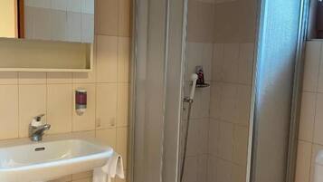 Habitación triple estándar | Baño