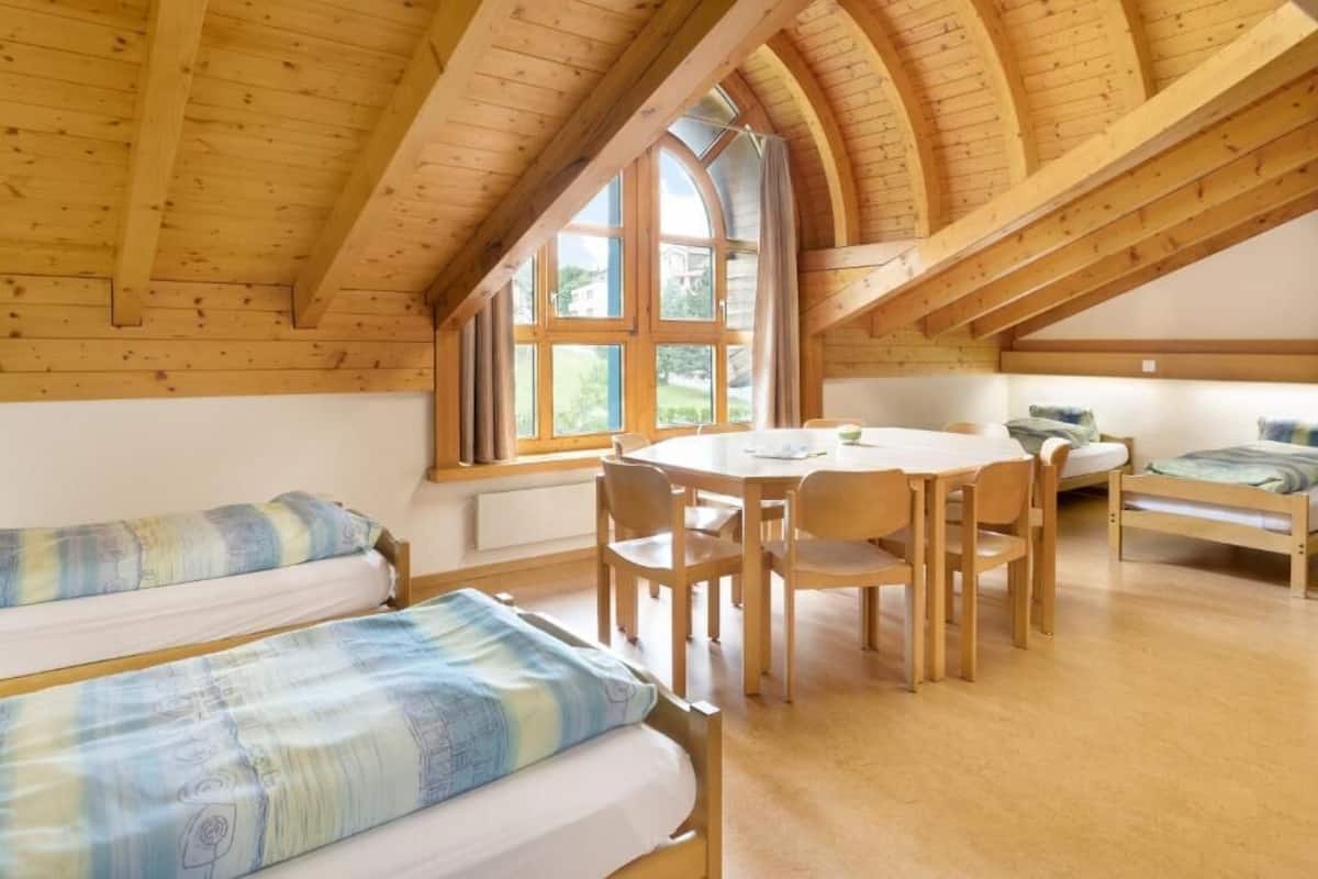 Habitación familiar | Wifi gratis y ropa de cama