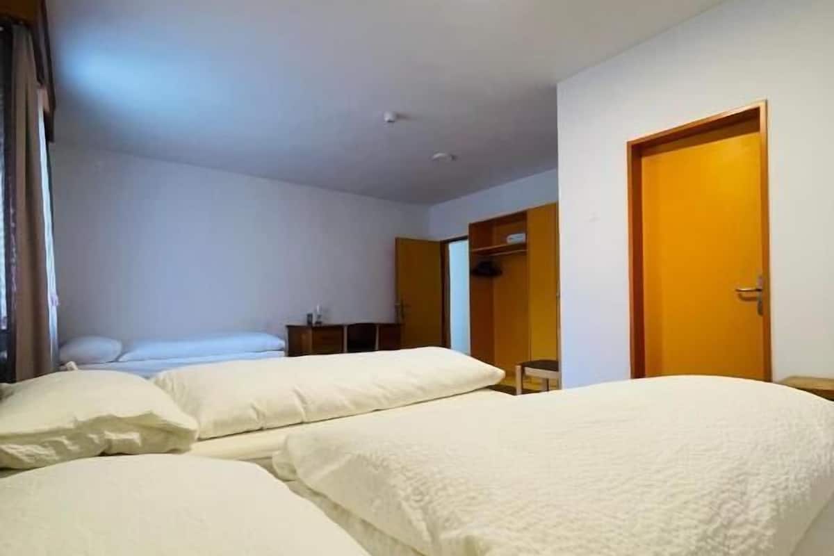 Habitación triple estándar | Wifi gratis y ropa de cama