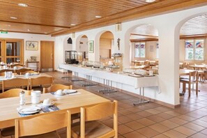 Dining - Hotel & Bildungshaus St. Jodern (Visp)