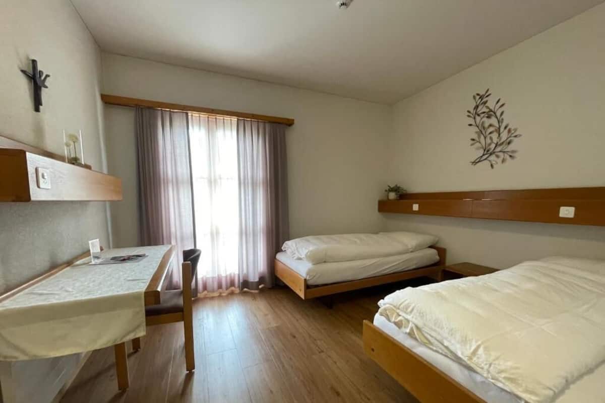 Habitación doble estándar, balcón | Wifi gratis y ropa de cama