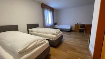 Habitación triple estándar | Wifi gratis y ropa de cama