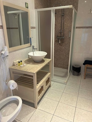 Towels, soap, toilet paper - La villa des palmiers (Soublecause)