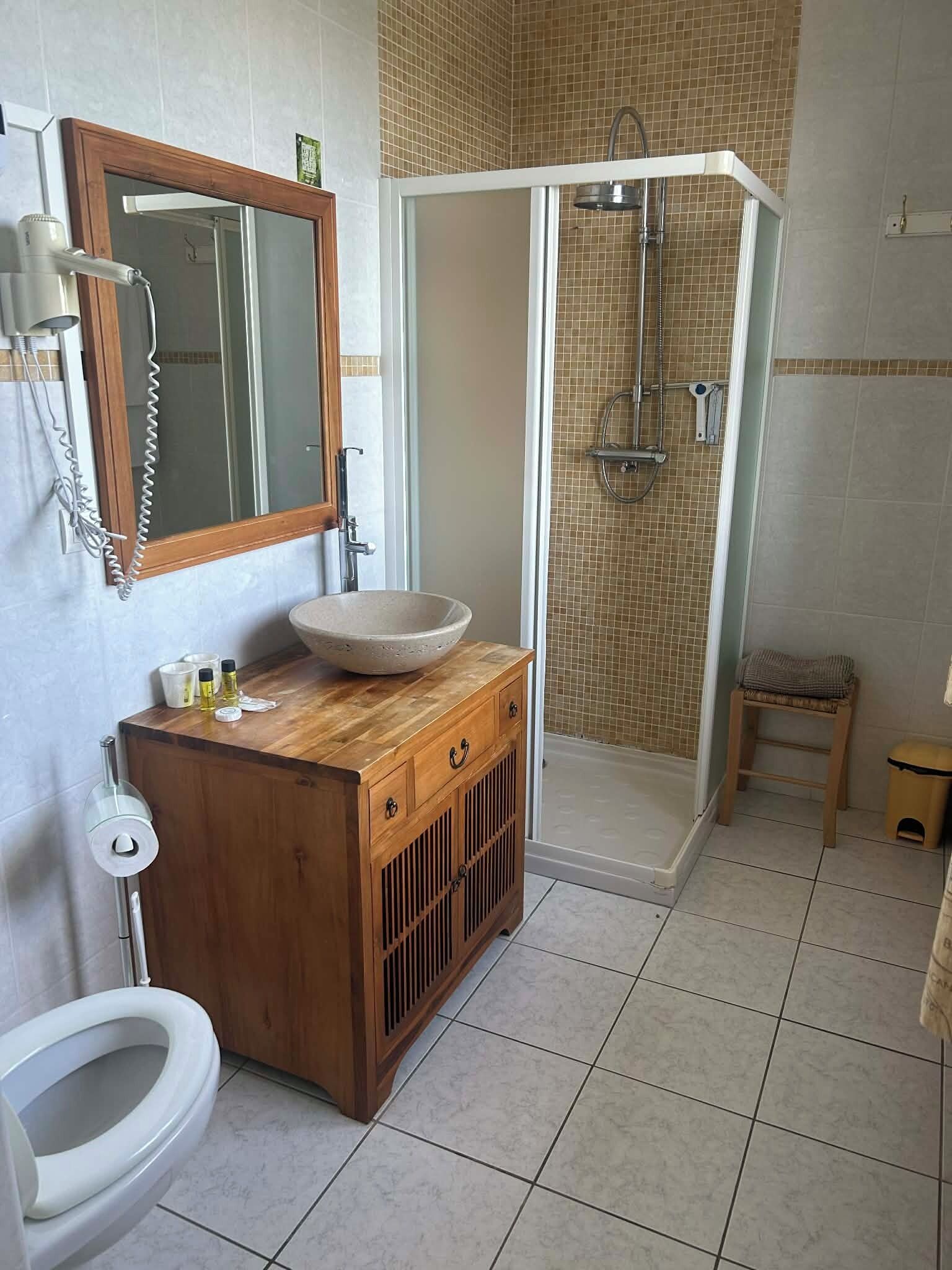 Handtücher, Seife, Toilettenpapier
