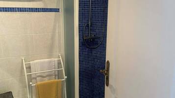 Quadrupla Comfort | Bagno | Asciugamani, sapone, carta igienica