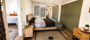 2 bedrooms, bed sheets - Willow Cabin - Peaceful Rural Retreat - Pet Friendly (Charbon)