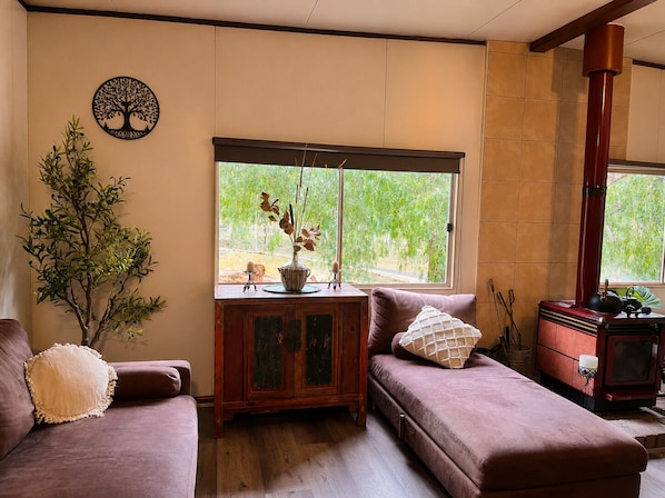 Interior - Willow Cabin - Peaceful Rural Retreat - Pet Friendly (Charbon)