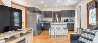 Walk to Dtwn, Park! Fully Renovated 1900s Home