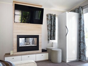 TV - Lakeside Crescent 19 (Minehead)