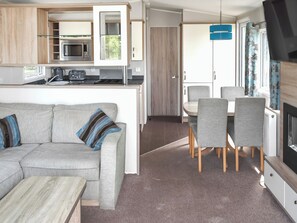 TV - Lakeside Crescent 19 (Minehead)