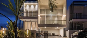 Diamond Blue Poll Villa D4bhk Luxurious Vegfood