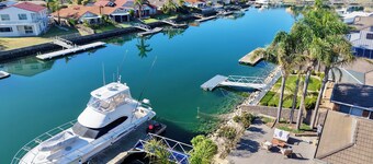 Smada Stay | 4 BR, Waterfront, Perfect Entertainer