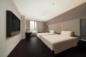 Premium bedding, down comforters, memory foam beds, free minibar - Atour Hotel The Bund Center River View (Huangpu District)