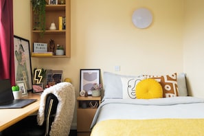 Iron/ironing board, free WiFi - Student Only Westhill Hall (Sheffield)