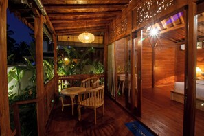 Outdoor dining - Pondok Langkih Pool Villa (Gianyar)
