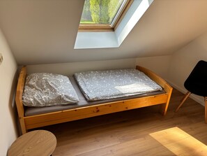 WiFi, bed sheets - Apartment 'Hochwertige Monteurunterkunft' with Private Terrace and Wi-Fi (Zarrentin am Schaalsee)