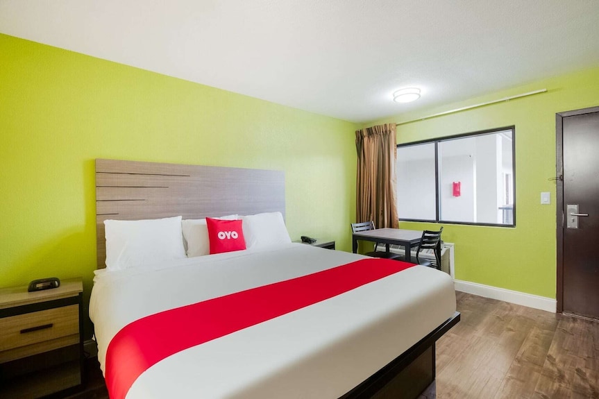 King Bed Non-smoking - Tomball, TX