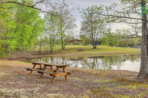 Studio w/ Greers Ferry Lake Access & Resort Perks!