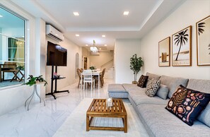 Smart TV - Sora House, Private Poolhouse, 4BR Near Chaweng Beach only 2km. (Koh Samui)