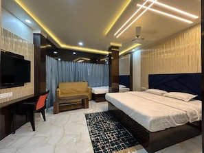 Desk, soundproofing, free WiFi - Hotel Sonali (Agartala)