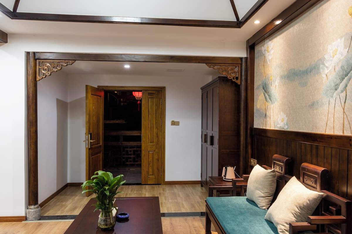 Classic Suite | Blackout drapes, WiFi (free), individually decorated