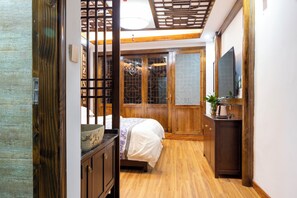 Basic Double Room, River View | Blackout curtains, free WiFi - Furong Town Water Cloud Gully Lodge (Xiangxi Autonomous Prefecture)