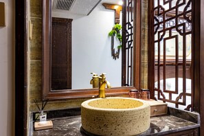 Superior Twin Room | Bathroom | Hair dryer, slippers, towels, soap - Furong Town Water Cloud Gully Lodge (Xiangxi Autonomous Prefecture)