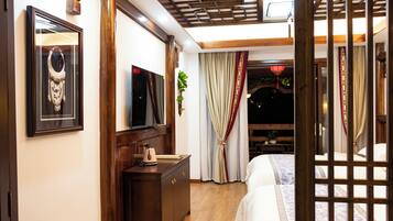 Superior Twin kamer | Woonruimte | Een 45-inch televisie met kabelzenders