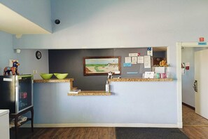 Lobby - King Bed Non-Smoking (Pearsall TX)