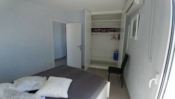 2 bedrooms, iron/ironing board, free WiFi