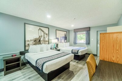 2 Queen Beds with Kitchenette
