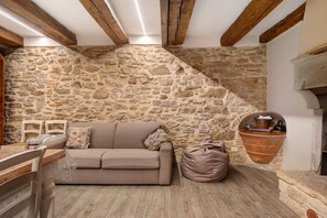 Fernseher, Kamin