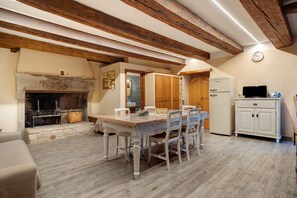Interior - Casa di Adele among the Casentino Hills (Valagnesi)