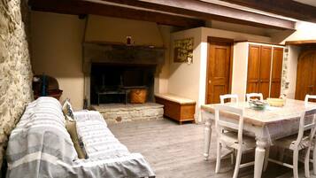 Fernseher, Kamin