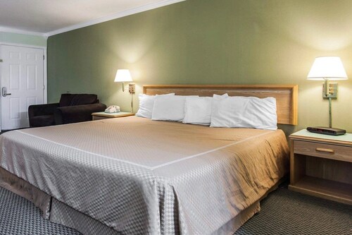 King Bed | Non-Smoking