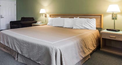 King Bed | Non-Smoking