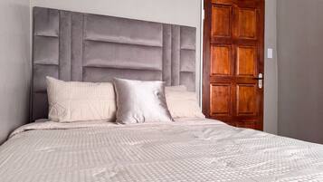 4 bedrooms, iron/ironing board, internet