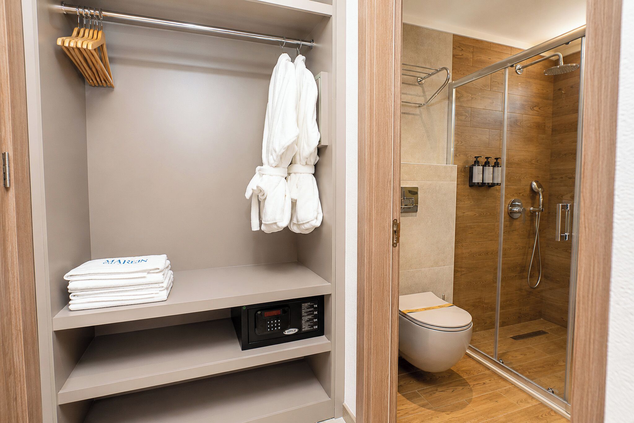 Minibar, caja de seguridad en la habitación, escritorio y wifi gratis 