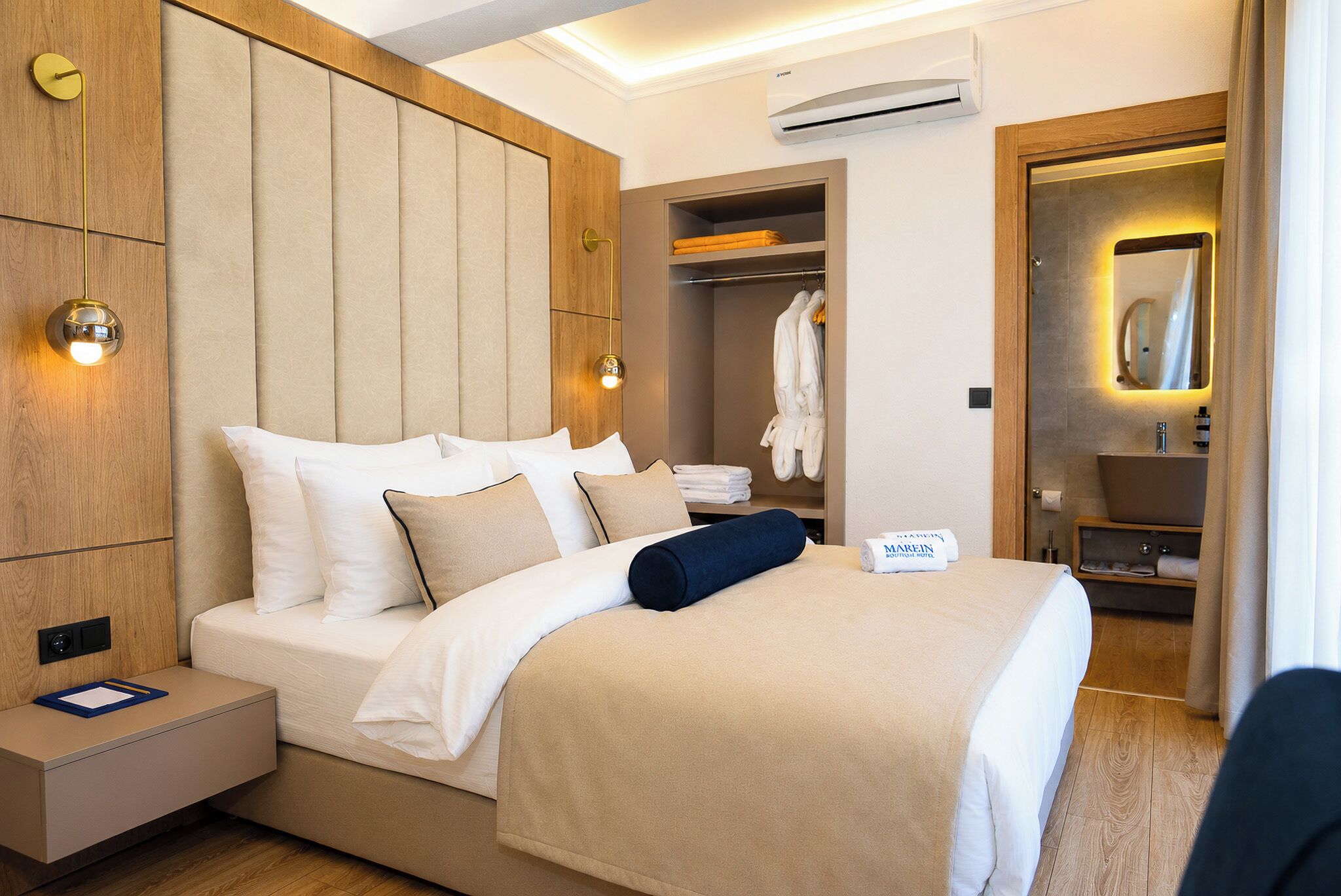 Premium Room with Jacuzzi and Direct Sea View | Safe på rommet, skrivebord og wi-fi (inkludert)