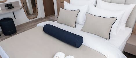 Standard Room with Direct Sea View | Minibar, coffres-forts dans les chambres, bureau, Wi-Fi gratuit