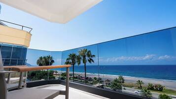 Standard Room with Side Sea View | Enceinte de l’hébergement