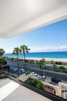 Standard Room with Direct Sea View | Minibar, caja fuerte, escritorio y wifi gratis